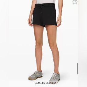 Lululemon On The Fly Mid Rise Short 2.5”